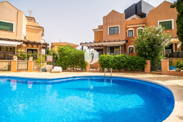 Villa - Tweedehands - Torrevieja -
                Costa Blanca
