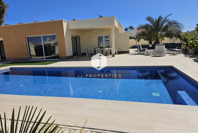 Villa - Tweedehands - Torrevieja -
                Costa Blanca