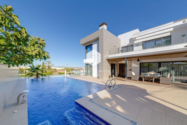 Villa - Tweedehands - Torrevieja -
                Costa Blanca