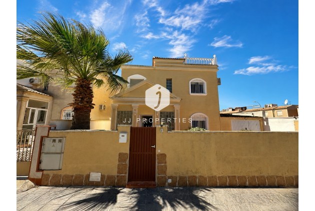Villa - Tweedehands - Torrevieja -
                Costa Blanca