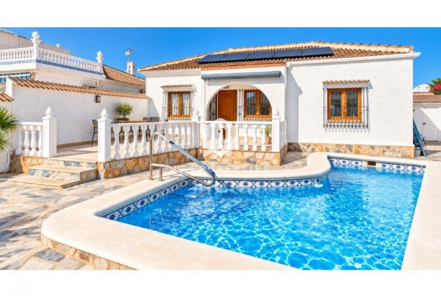 Villa - Tweedehands - Torrevieja -
                Costa Blanca