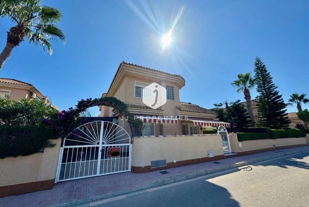 Villa - Z drugiej ręki - Torrevieja -
                Costa Blanca