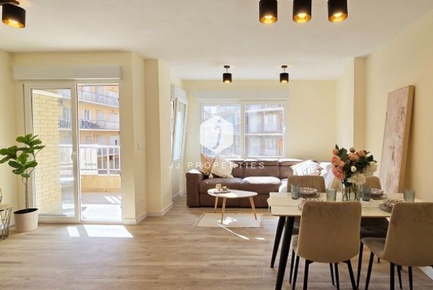 Wohnung - Aus zweiter Hand -
            Torrevieja - C-14228