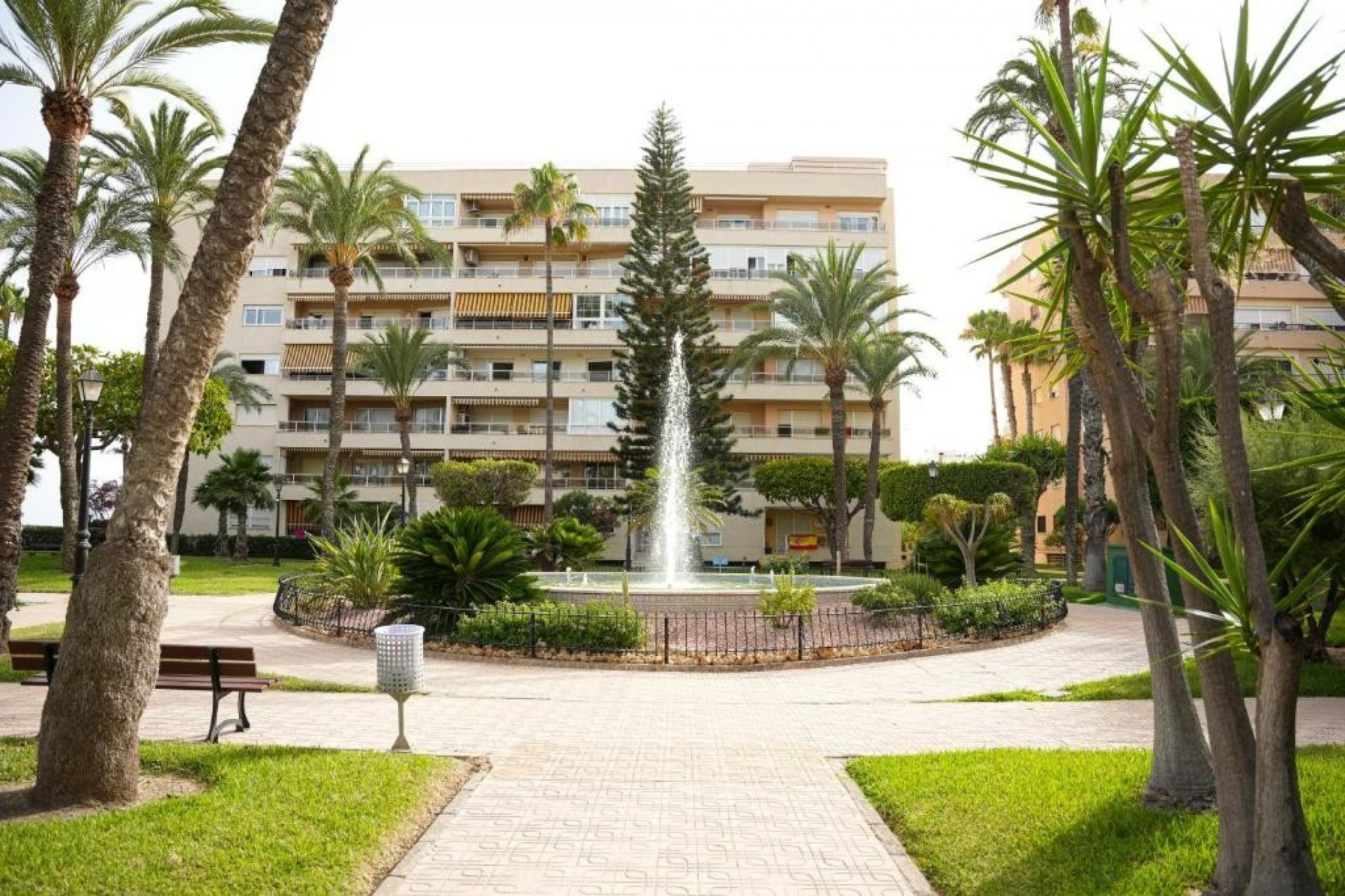 Wynajem długoterminowy - Mieszkanie w bloku -
Torrevieja - Playa de los locos