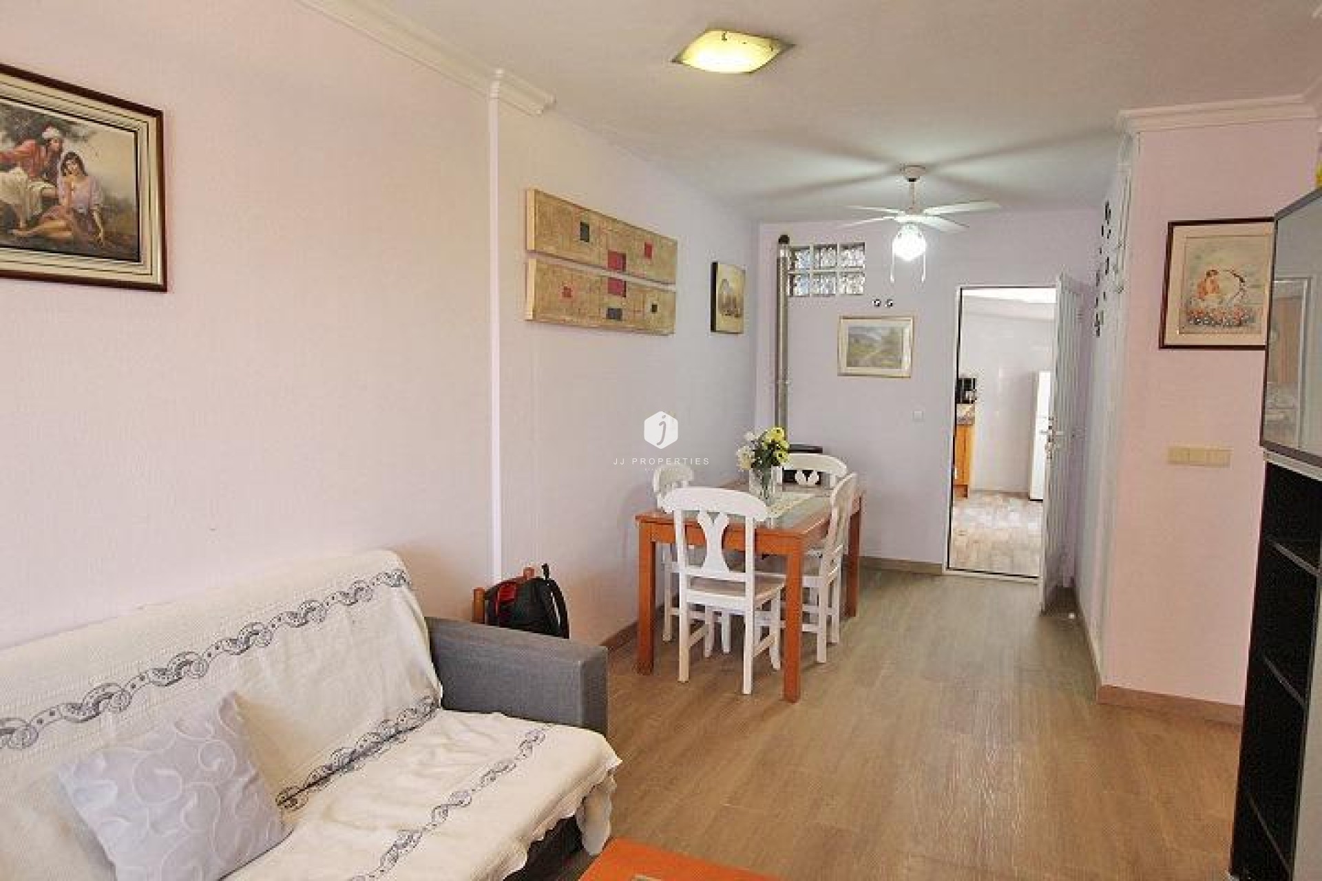 Z drugiej ręki - Bungalow -
Guardamar del Segura - 03140