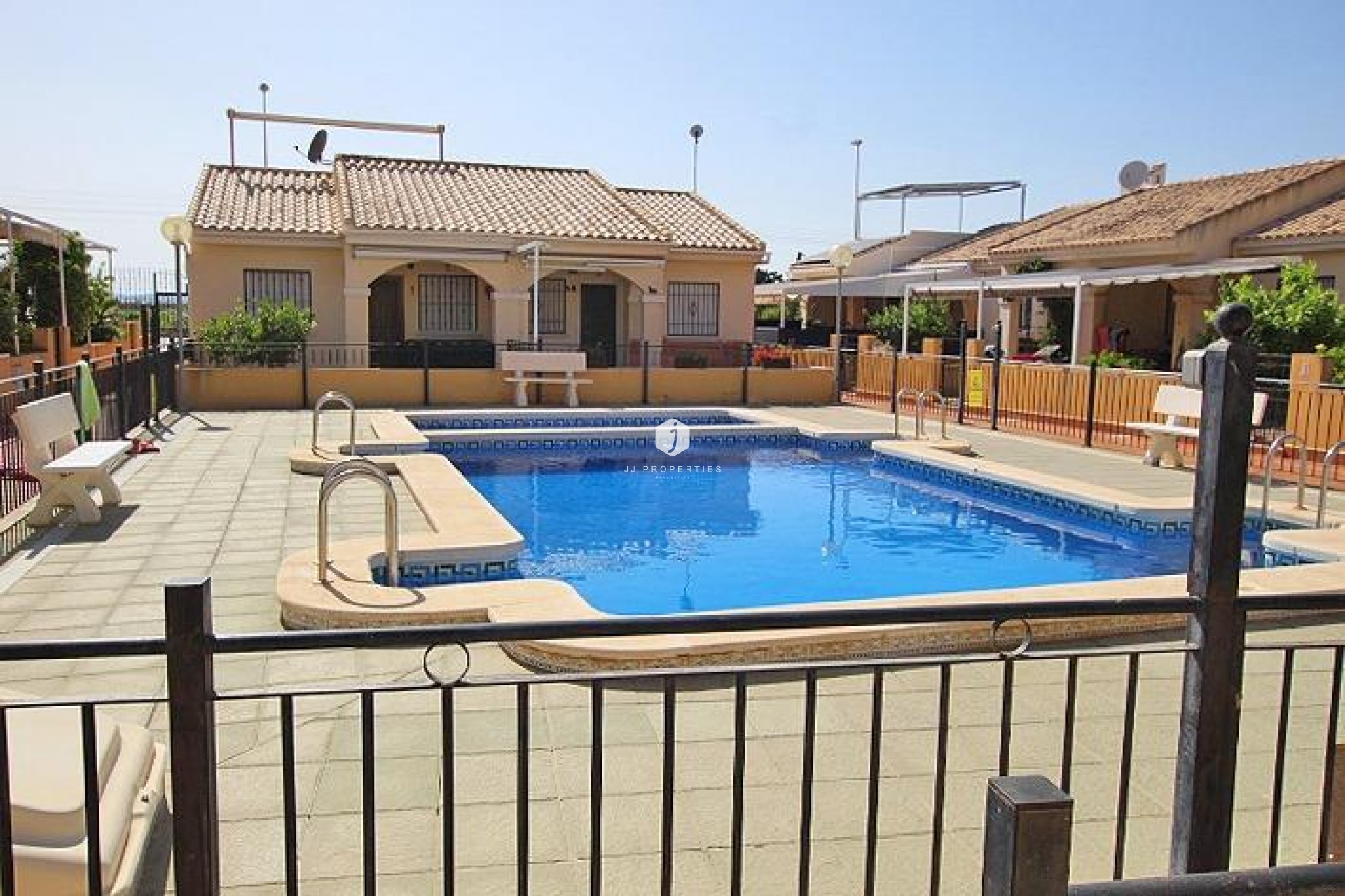 Z drugiej ręki - Bungalow -
Guardamar del Segura - 03140