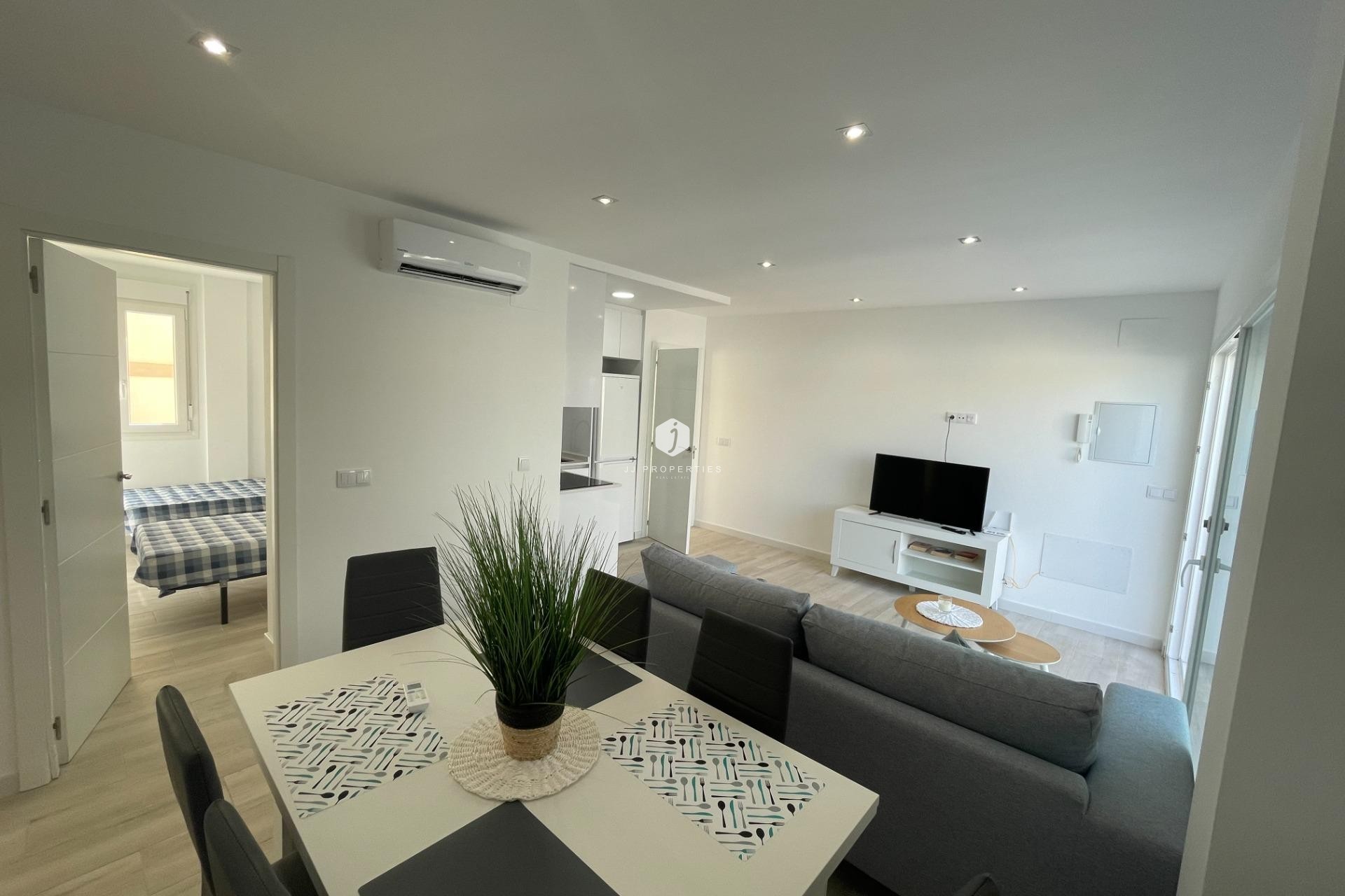 Z drugiej ręki - Bungalow -
Orihuela Costa - La Regia