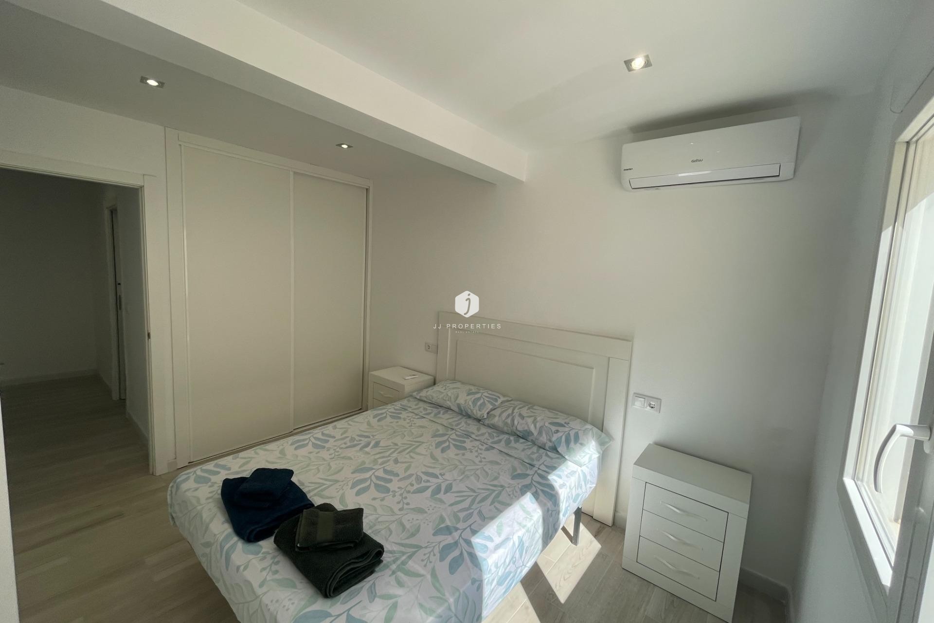 Z drugiej ręki - Bungalow -
Orihuela Costa - La Regia