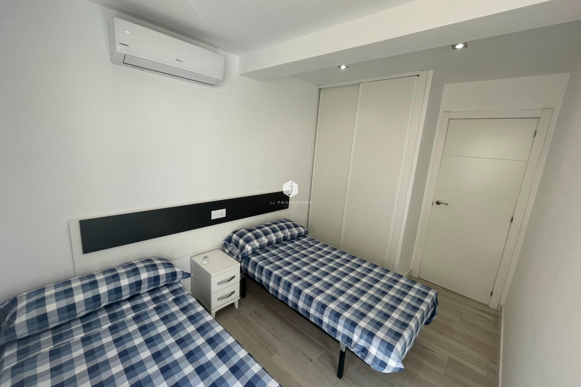 Z drugiej ręki - Bungalow -
Orihuela Costa - La Regia