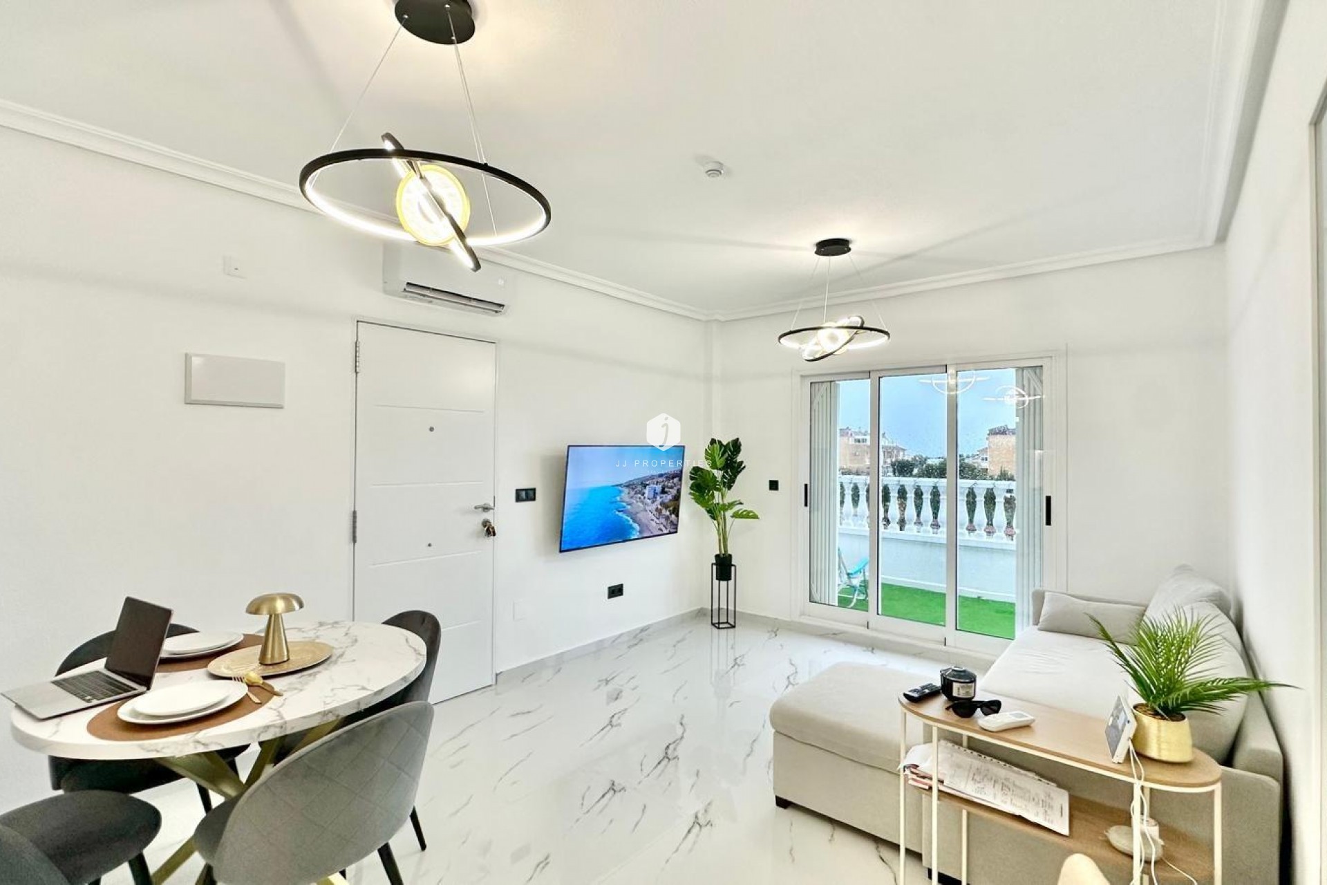 Z drugiej ręki - Bungalow -
Orihuela Costa - Playa Flamenca Norte