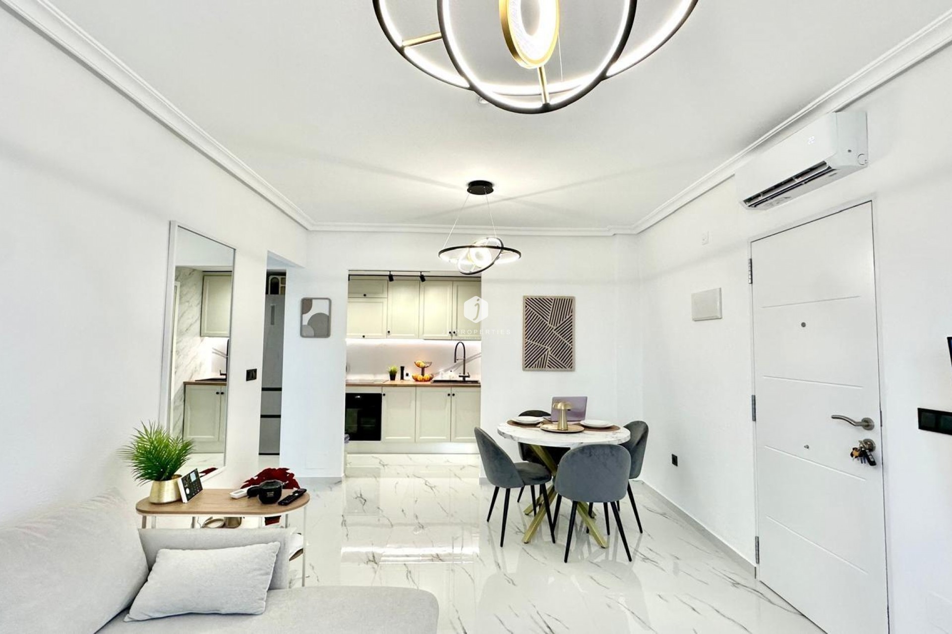 Z drugiej ręki - Bungalow -
Orihuela Costa - Playa Flamenca Norte