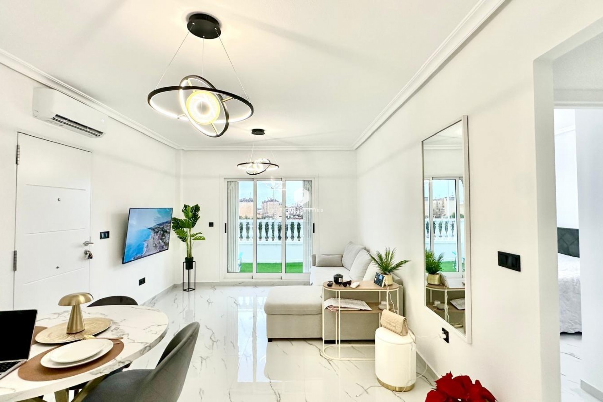 Z drugiej ręki - Bungalow -
Orihuela Costa - Playa Flamenca Norte