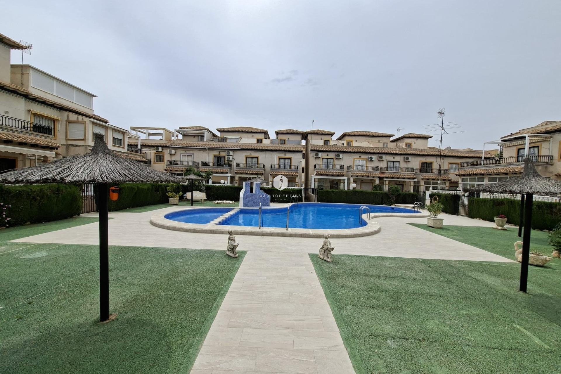 Z drugiej ręki - Bungalow -
Orihuela Costa - Punta Prima