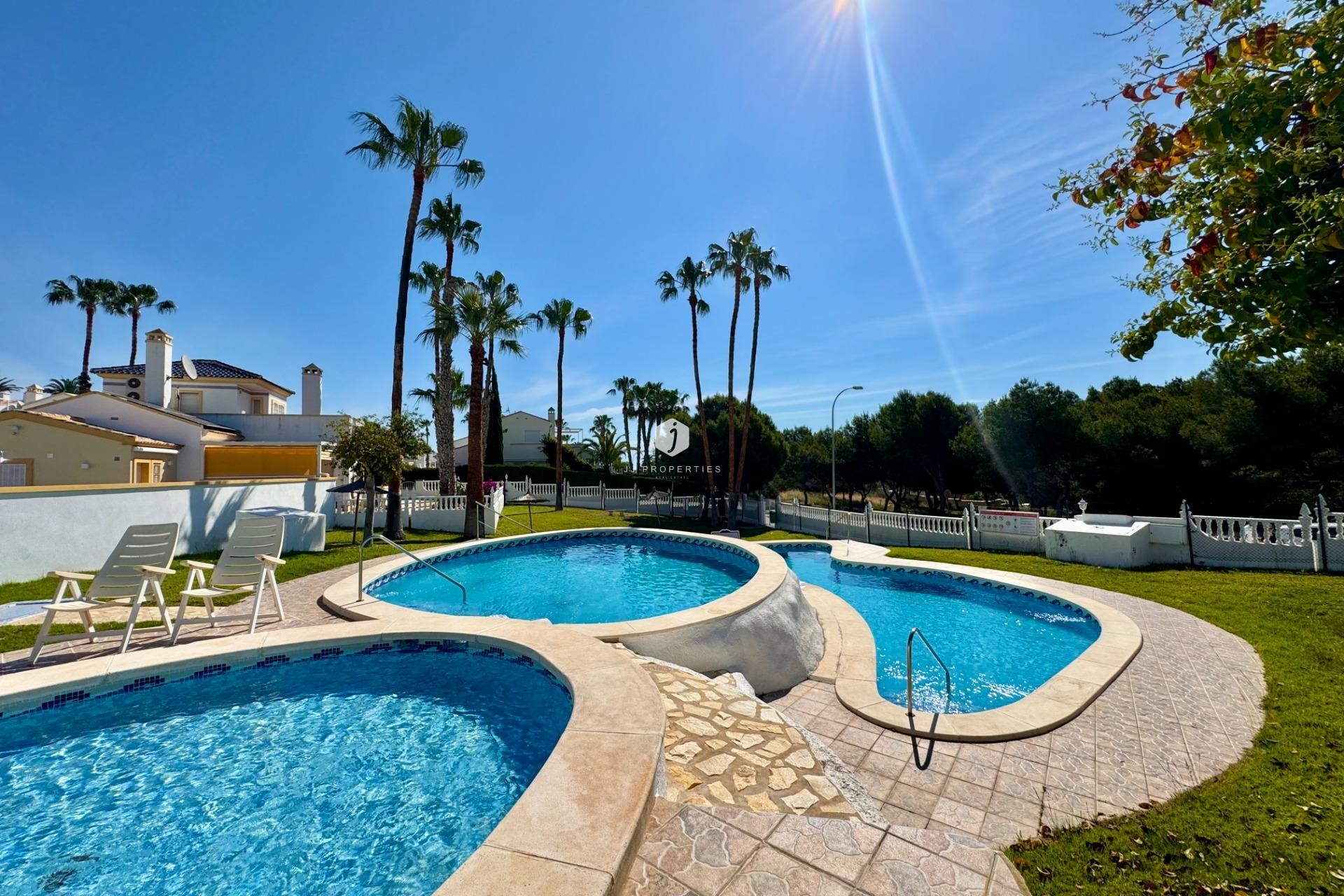 Z drugiej ręki - Bungalow -
Orihuela Costa - Villamartín-las Filipinas
