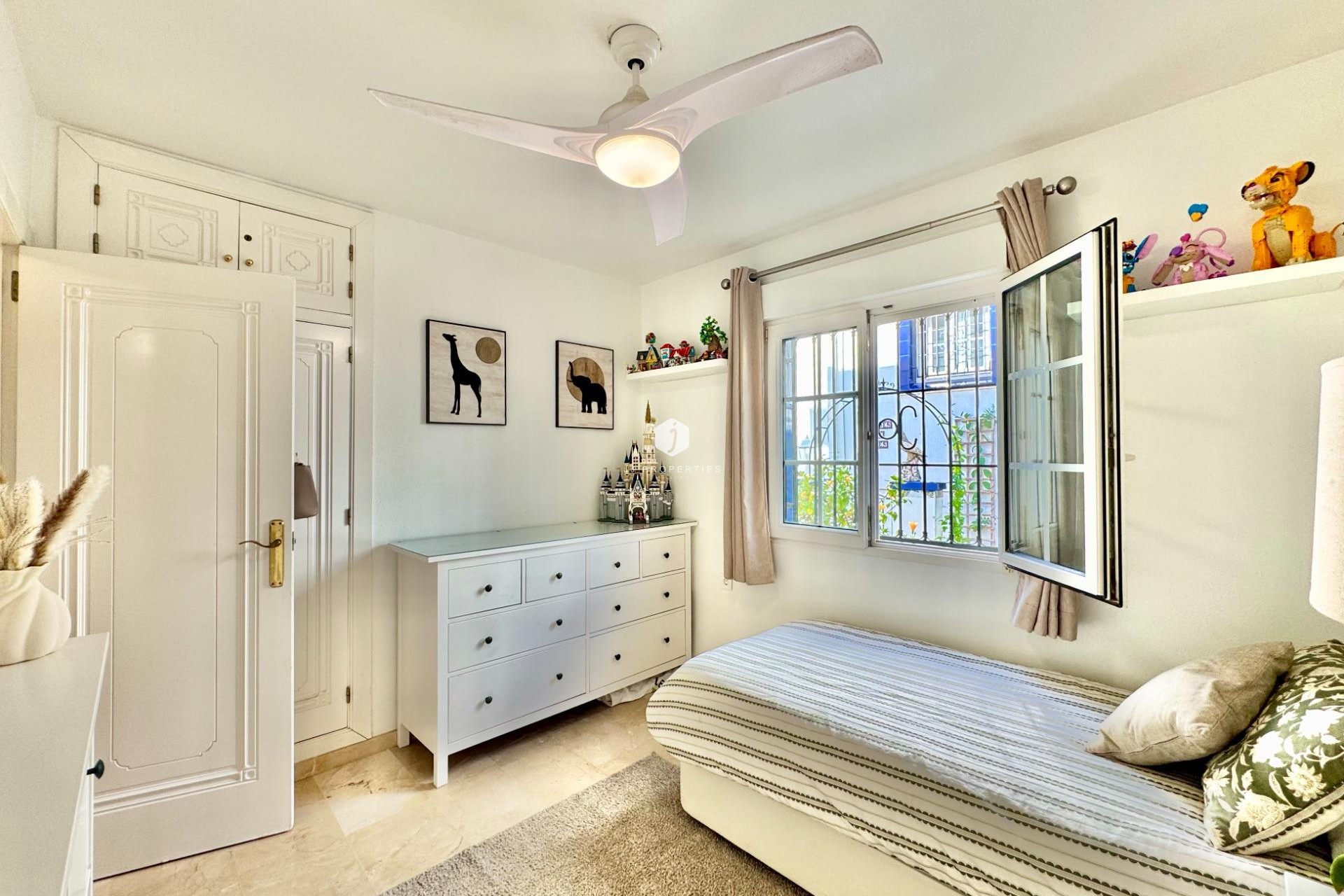 Z drugiej ręki - Bungalow -
Orihuela Costa - Villamartín-las Filipinas
