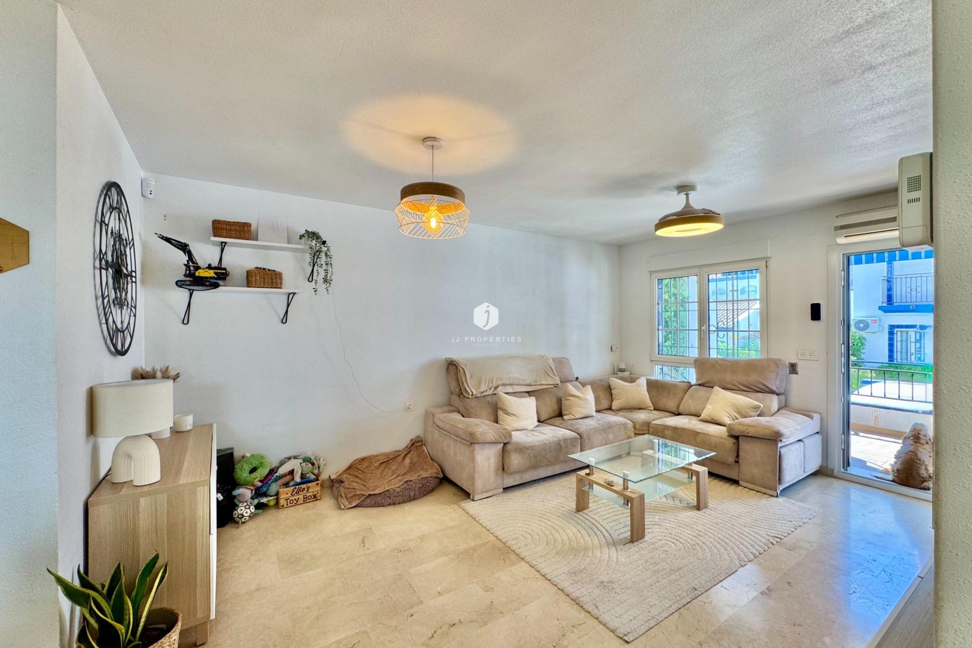 Z drugiej ręki - Bungalow -
Orihuela Costa - Villamartín-las Filipinas
