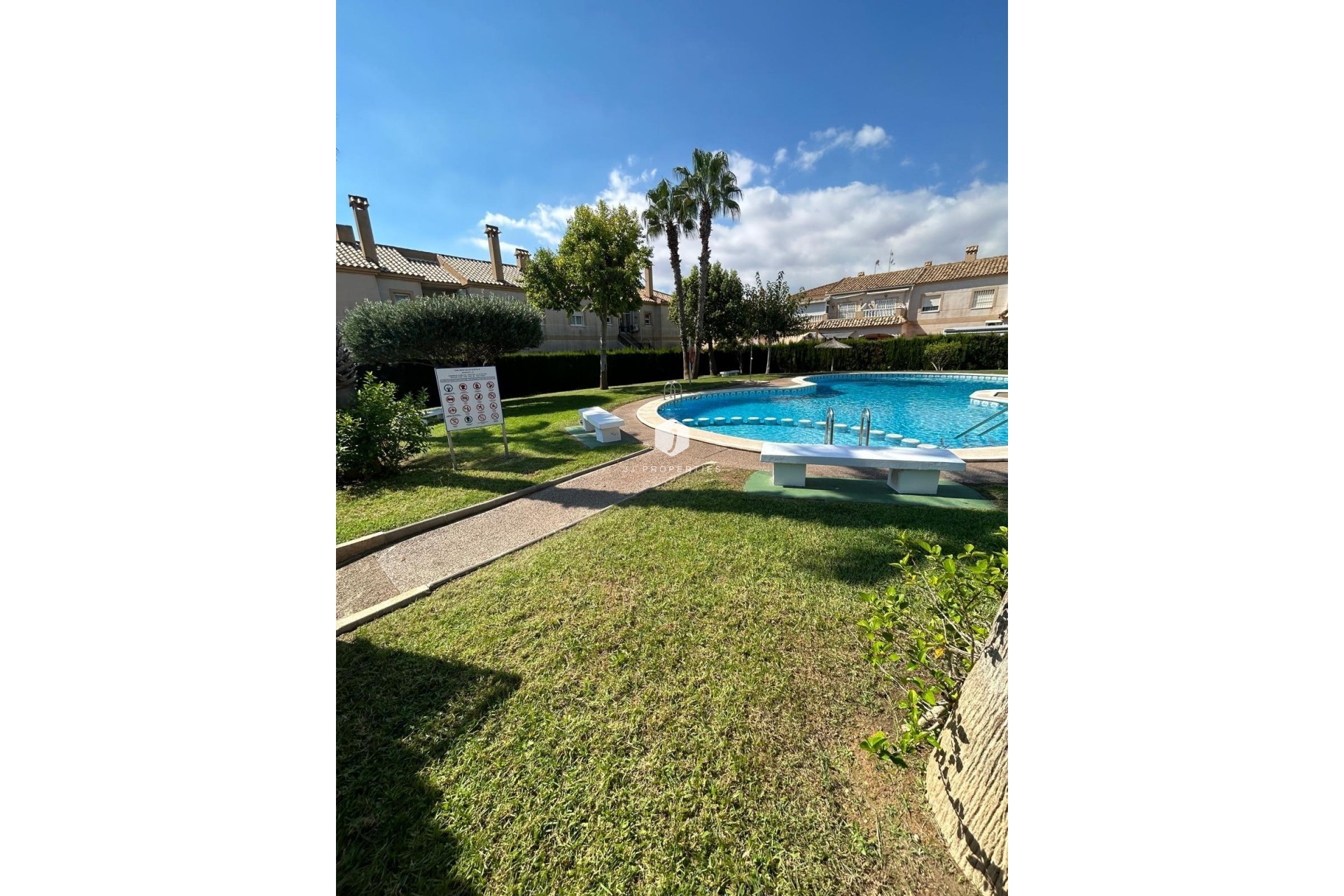 Z drugiej ręki - Bungalow -
Torrevieja - aguas nuevas