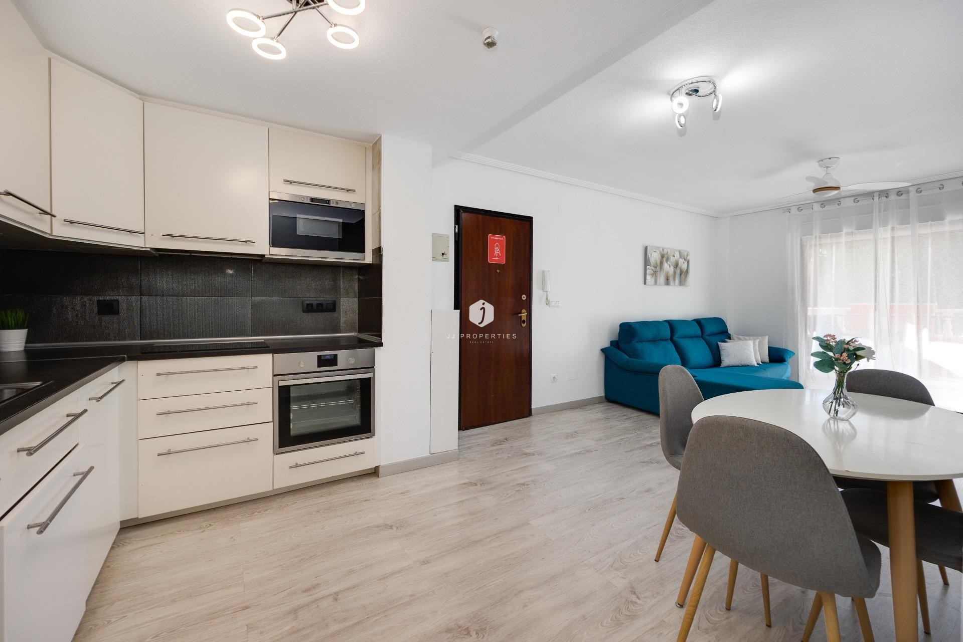 Z drugiej ręki - Bungalow -
Torrevieja - aguas nuevas