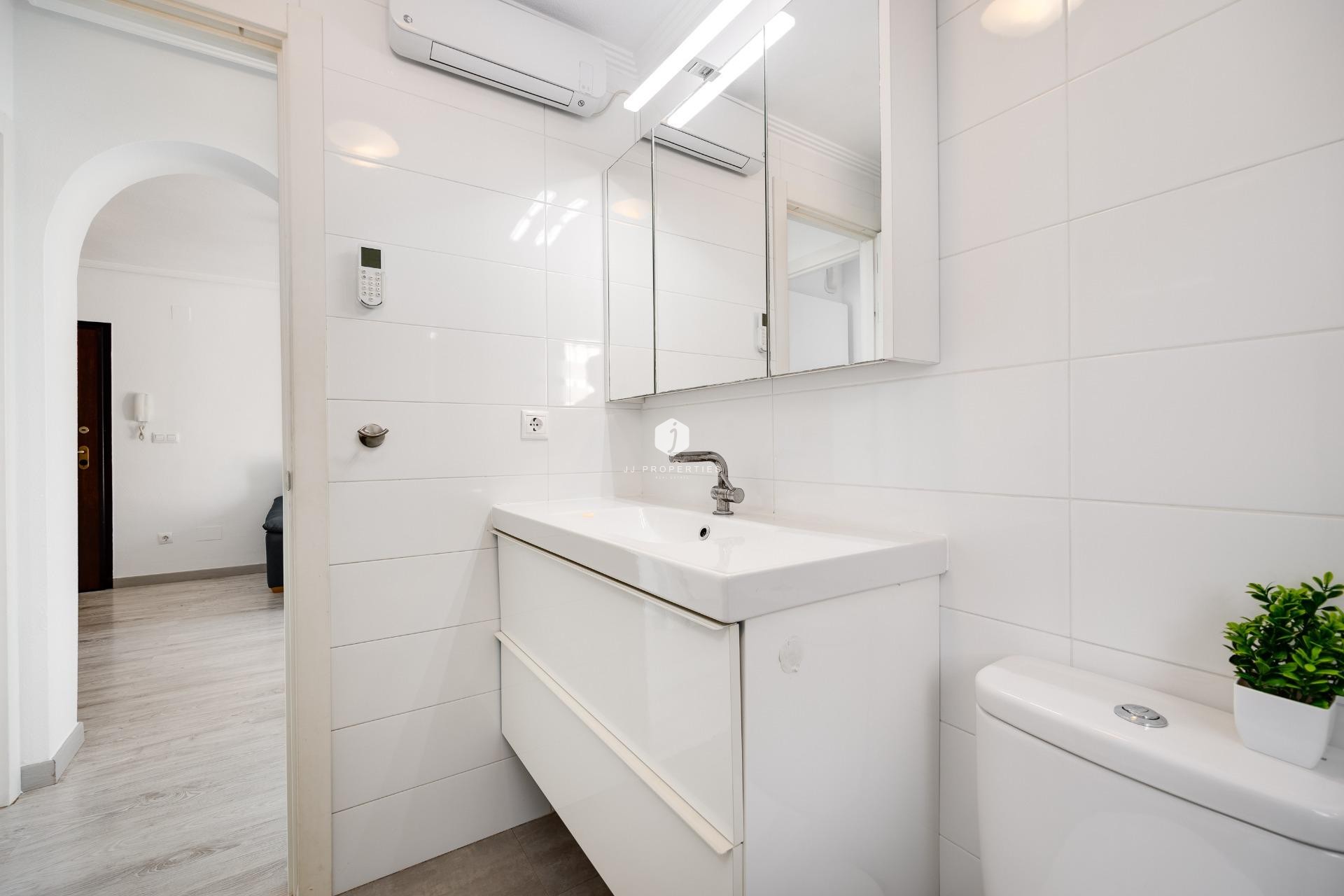 Z drugiej ręki - Bungalow -
Torrevieja - aguas nuevas