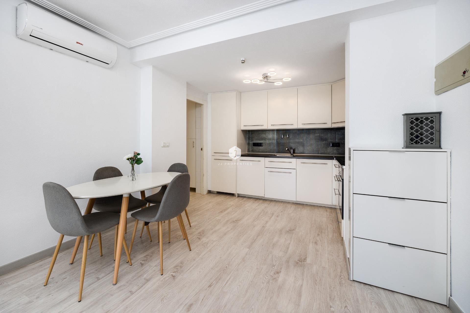 Z drugiej ręki - Bungalow -
Torrevieja - aguas nuevas