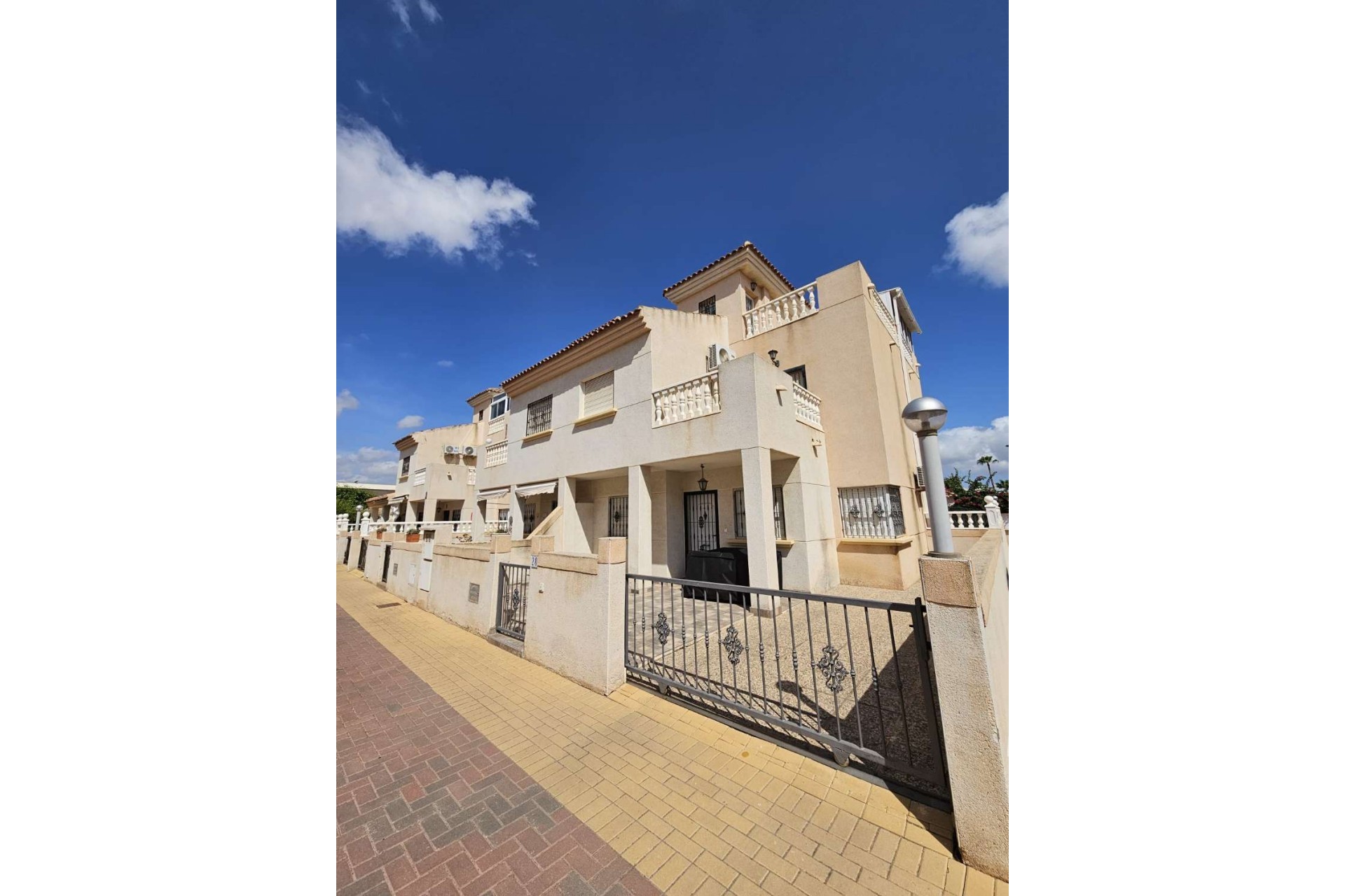 Z drugiej ręki - Bungalow -
Torrevieja - Costa Blanca