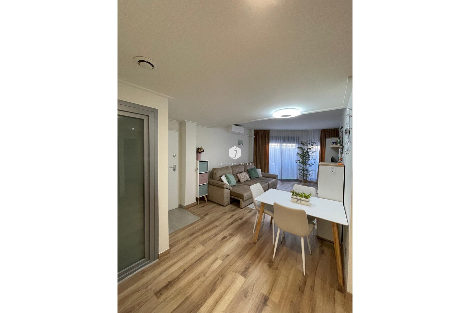 Z drugiej ręki - Bungalow -
Torrevieja - Costa Blanca