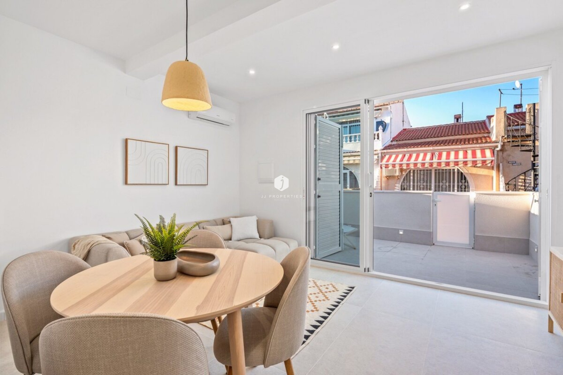 Z drugiej ręki - Bungalow -
Torrevieja - Costa Blanca