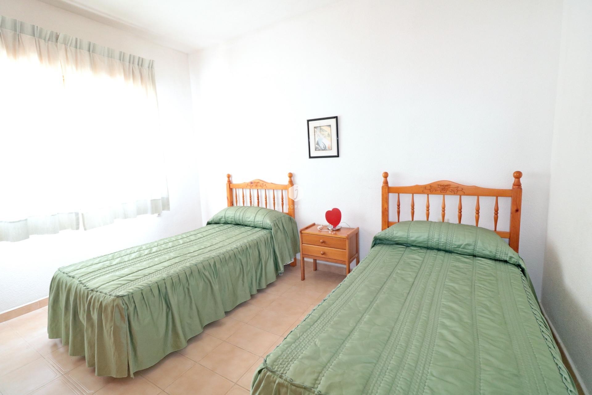 Z drugiej ręki - Bungalow -
Torrevieja - El Acequión - Los Náufragos