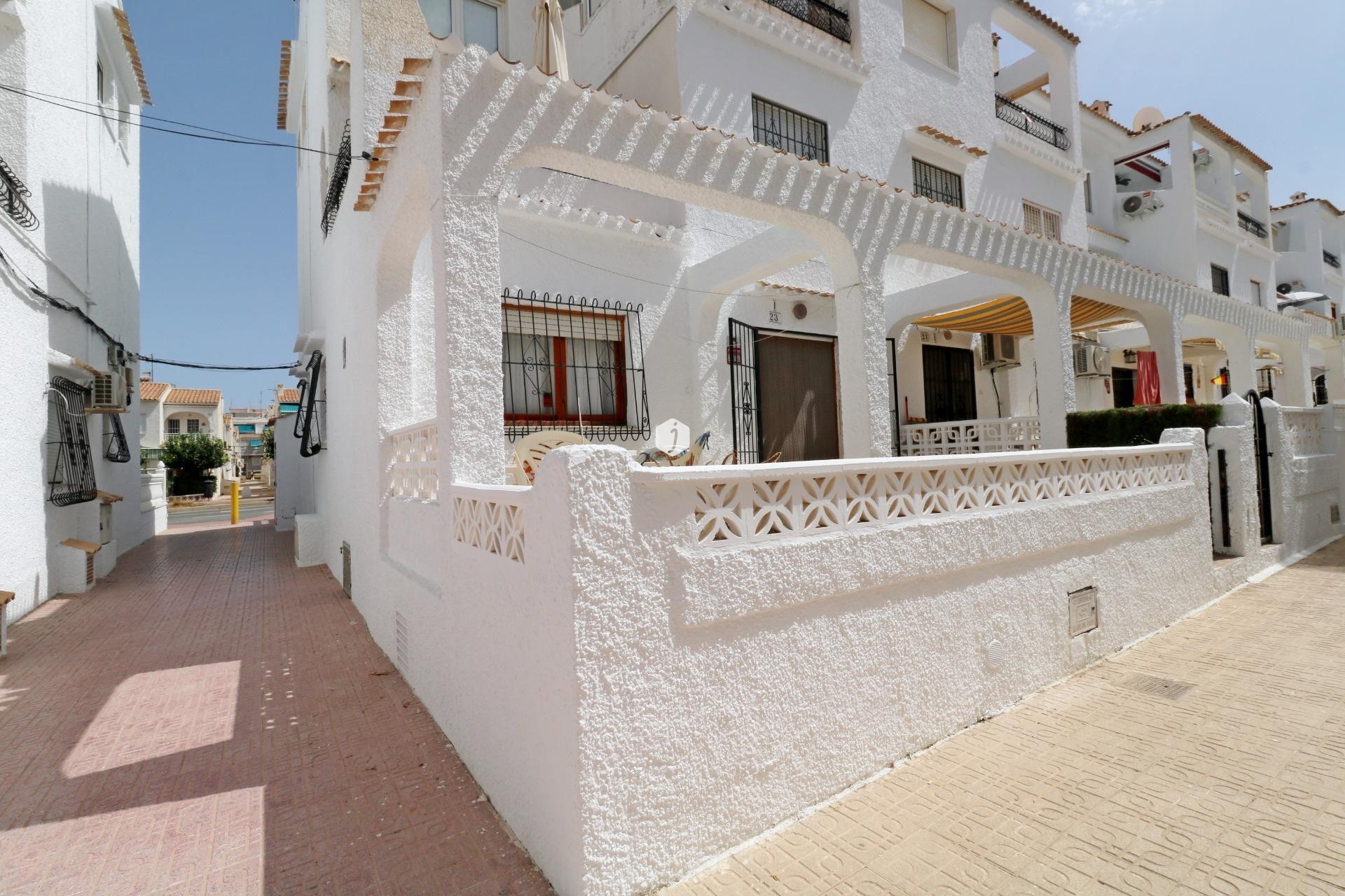 Z drugiej ręki - Bungalow -
Torrevieja - El Acequión - Los Náufragos