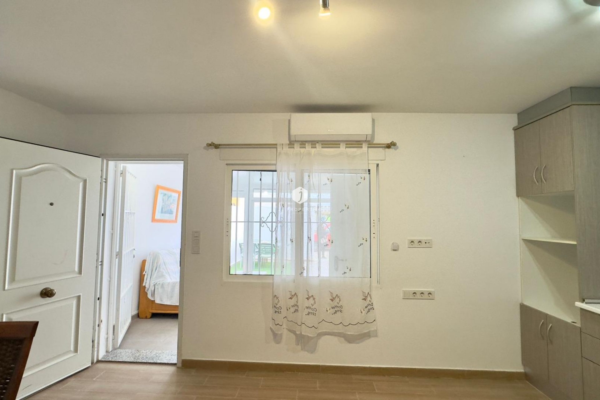 Z drugiej ręki - Bungalow -
Torrevieja - El Limonar