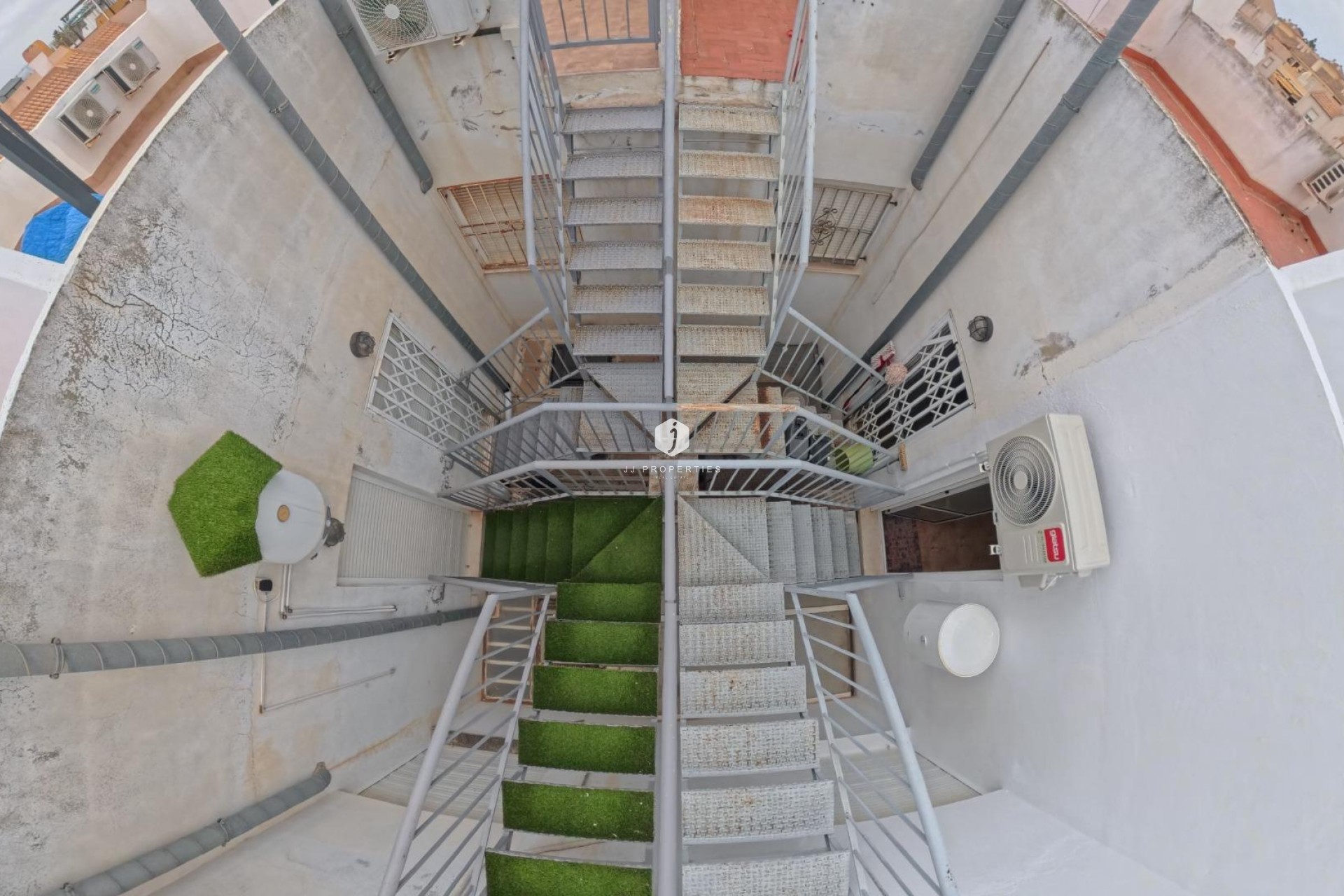 Z drugiej ręki - Bungalow -
Torrevieja - El Limonar