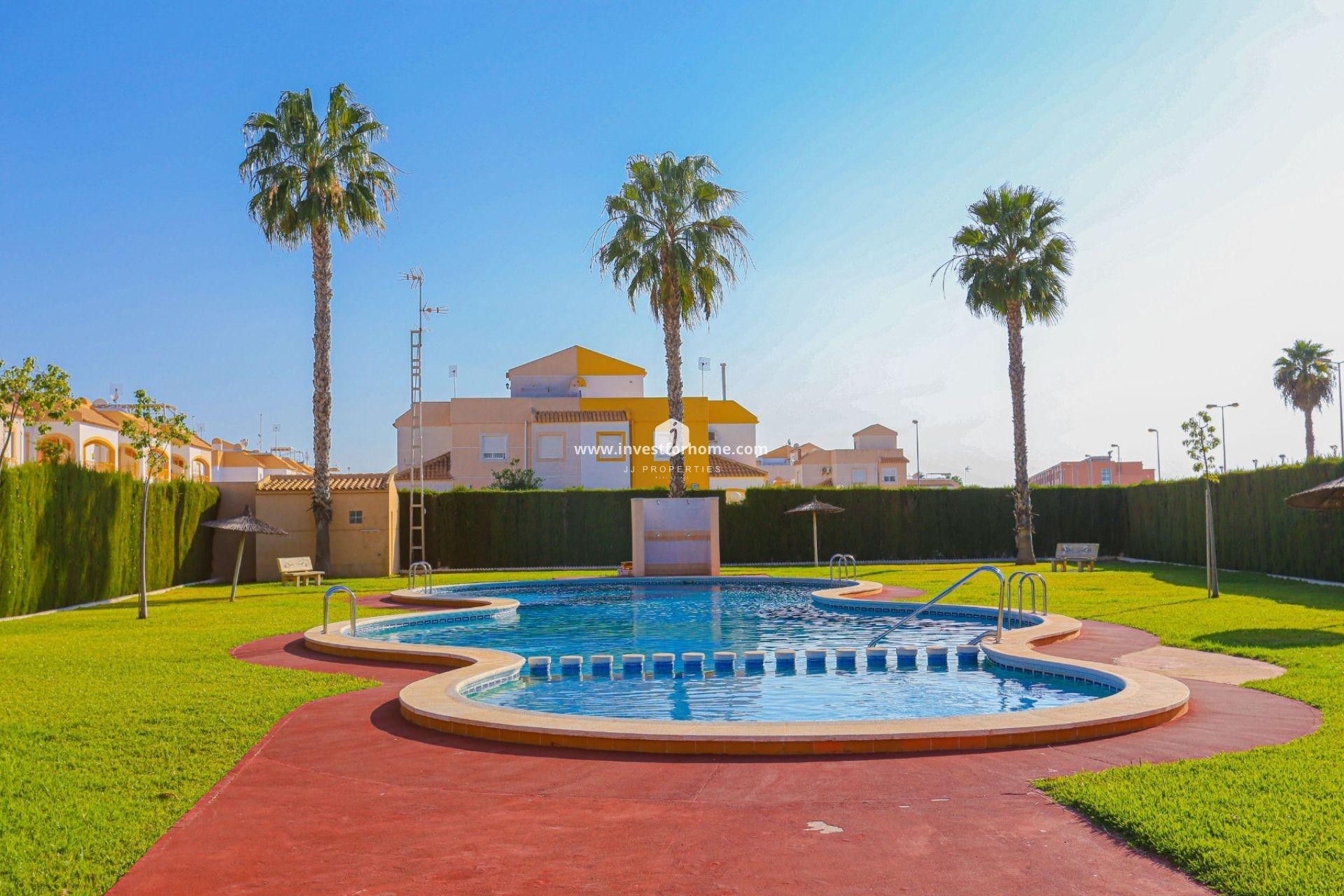 Z drugiej ręki - Bungalow -
Torrevieja - El Limonar