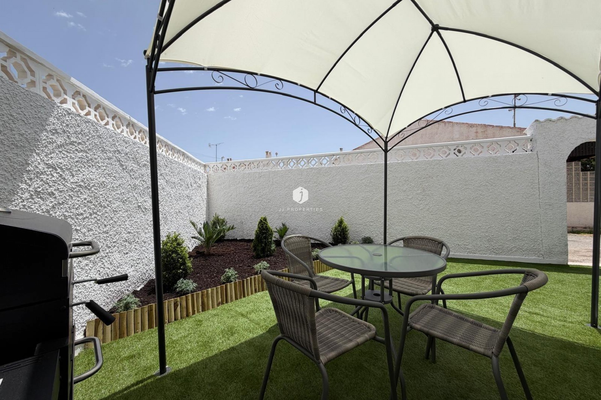 Z drugiej ręki - Bungalow -
Torrevieja - El Limonar