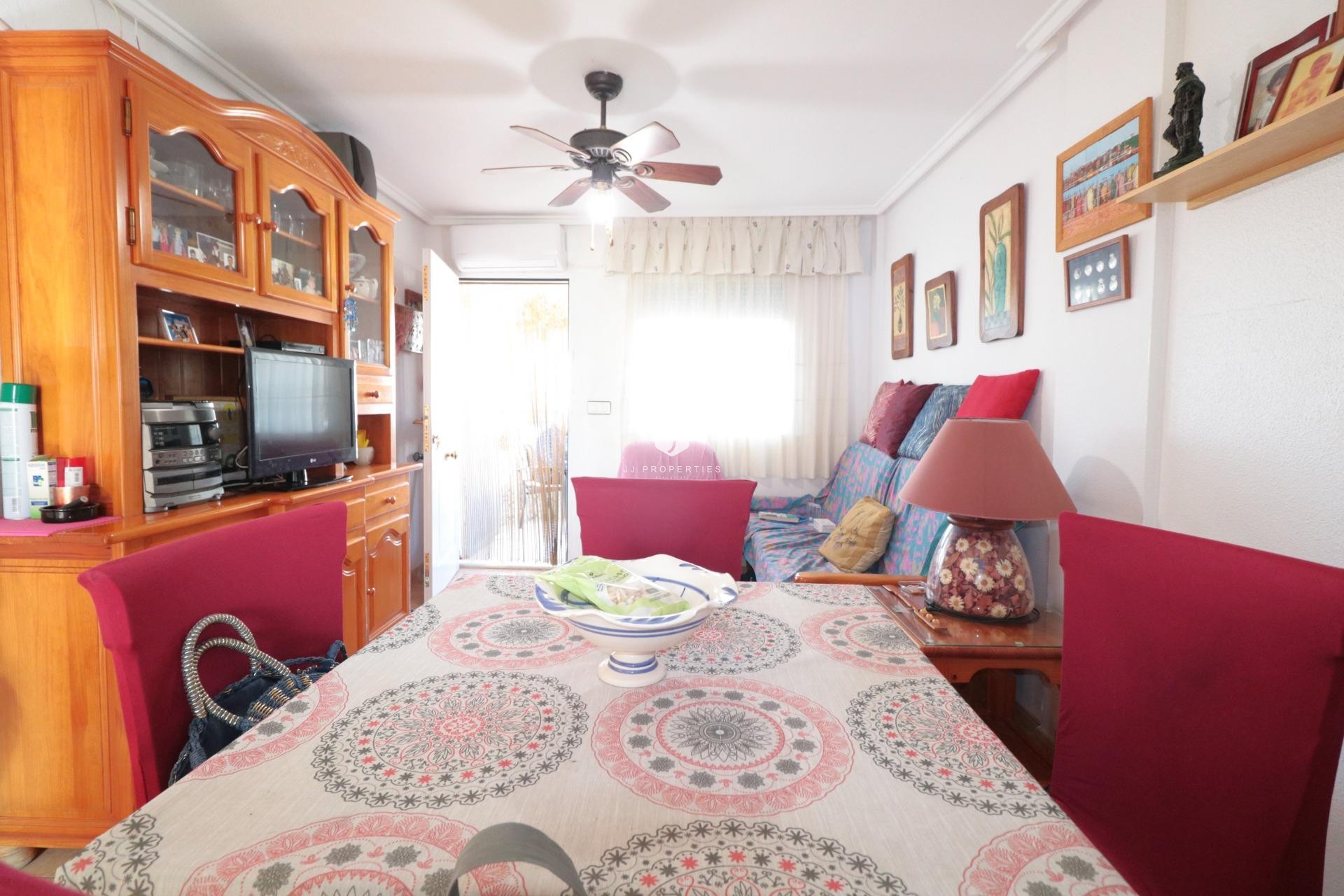 Z drugiej ręki - Bungalow -
Torrevieja - El Limonar
