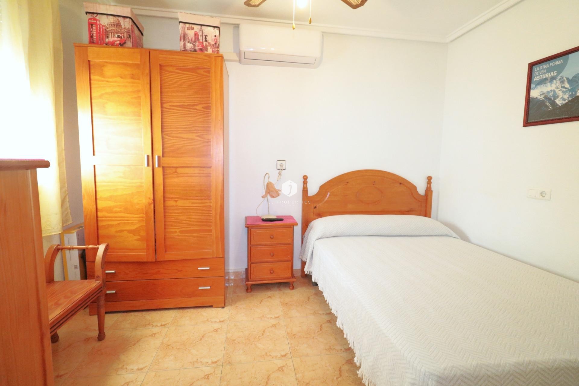 Z drugiej ręki - Bungalow -
Torrevieja - El Limonar