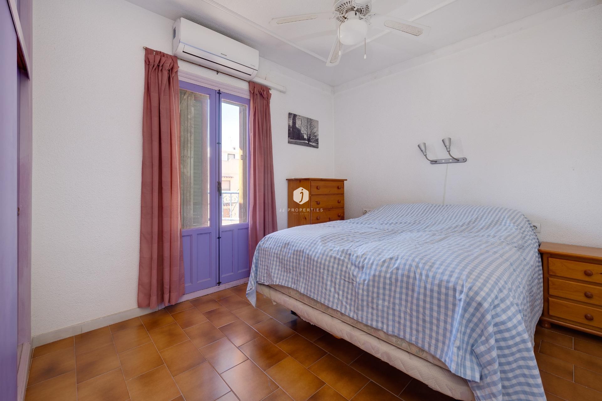 Z drugiej ręki - Bungalow -
Torrevieja - La Mata