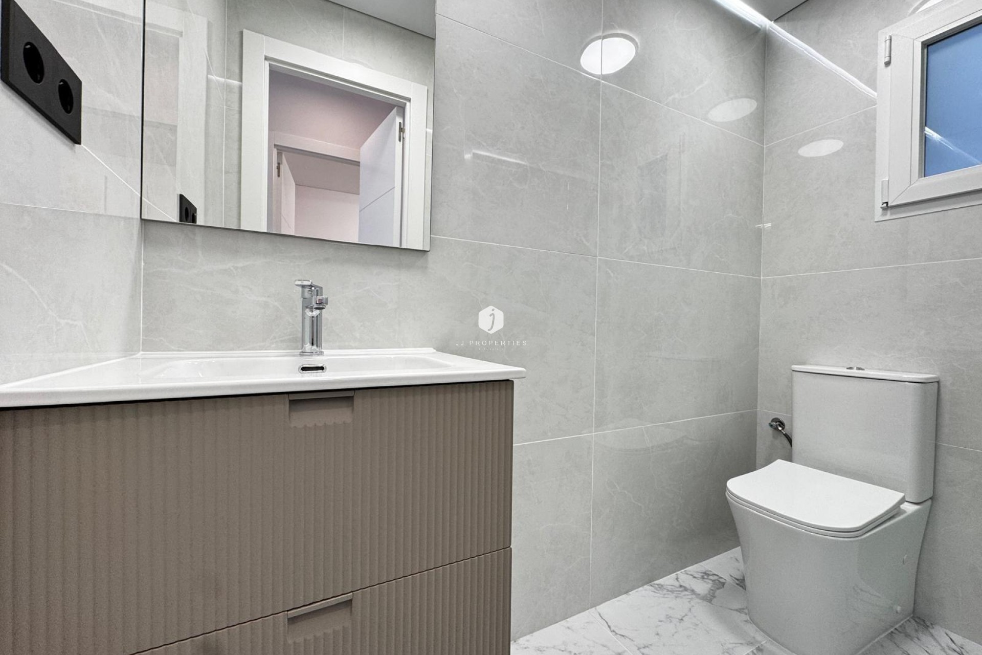 Z drugiej ręki - Bungalow -
Torrevieja - La Siesta - El Salado - Torreta