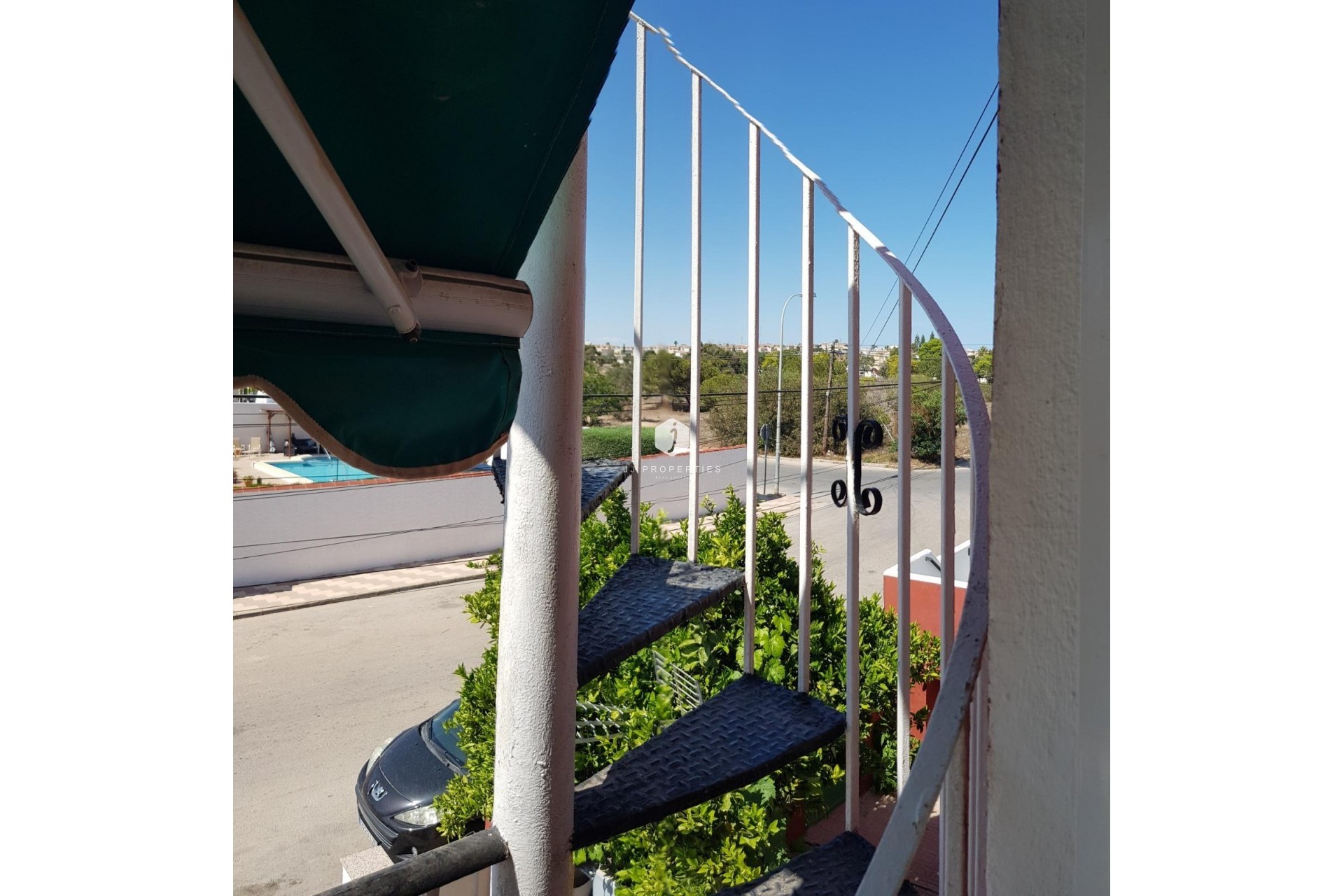 Z drugiej ręki - Bungalow -
Torrevieja - La siesta