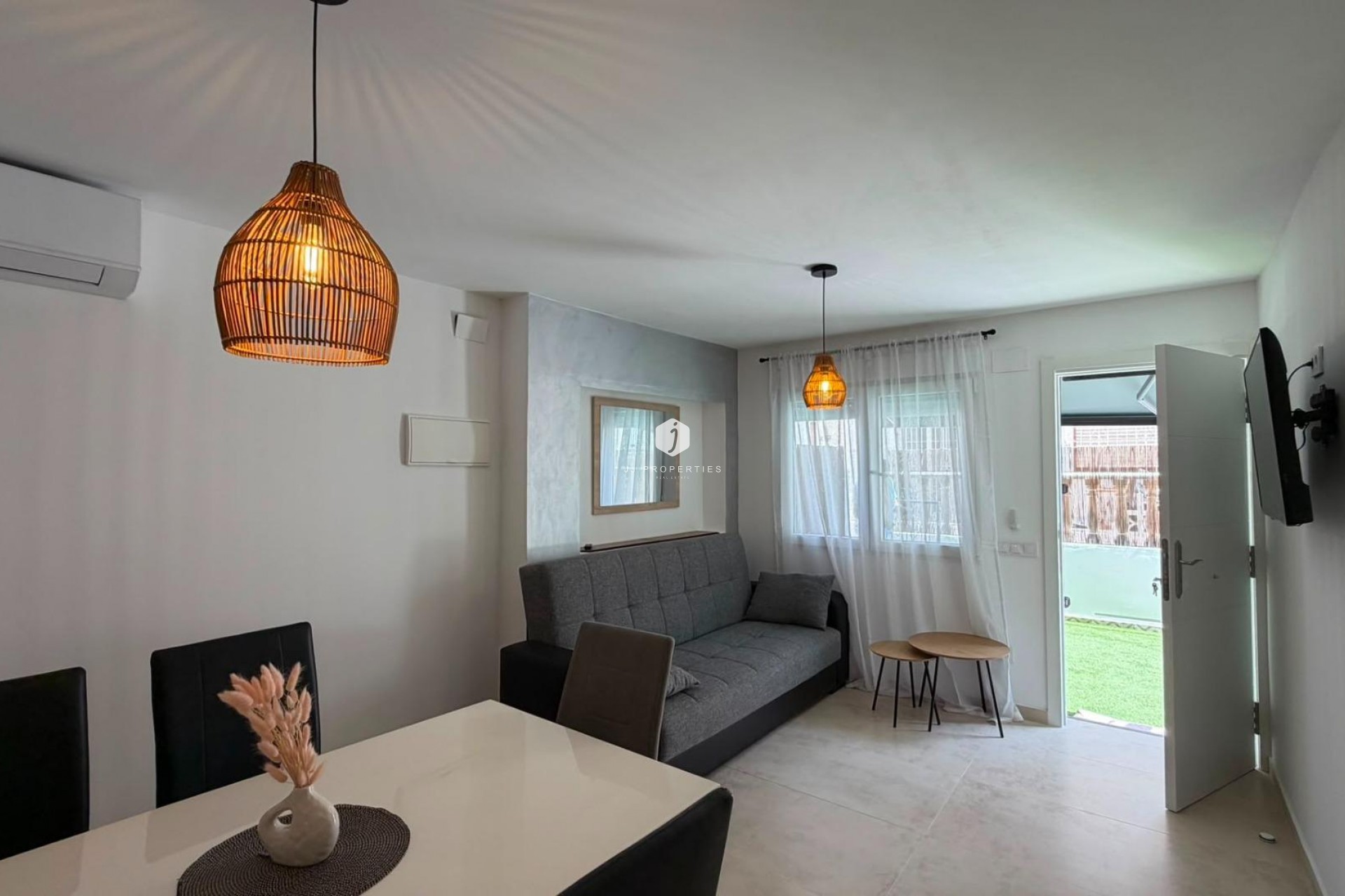 Z drugiej ręki - Bungalow -
Torrevieja - La veleta