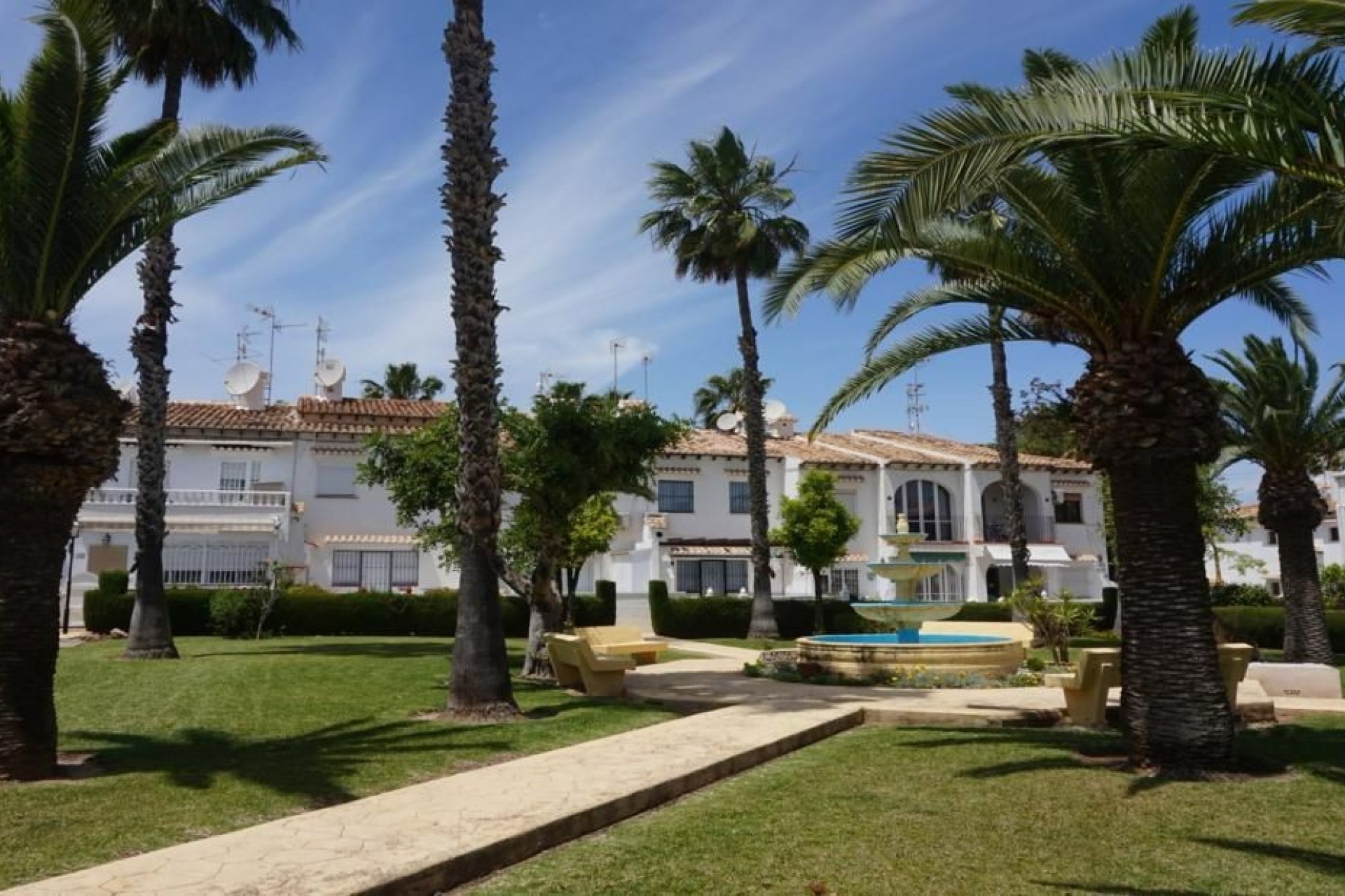 Z drugiej ręki - Bungalow -
Torrevieja - Lago Jardin