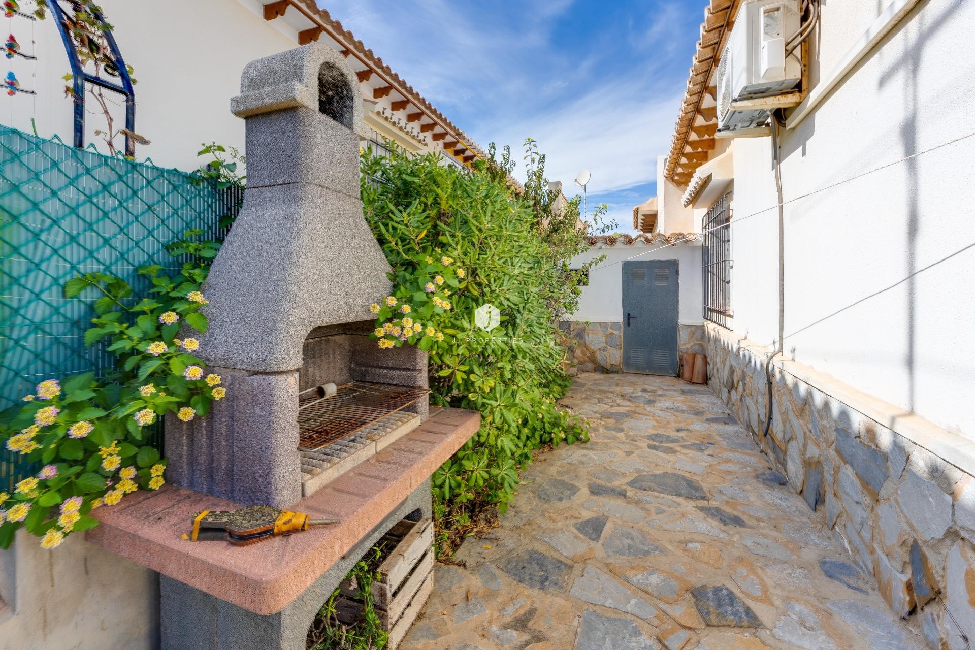 Z drugiej ręki - Bungalow -
Torrevieja - Los Balcones