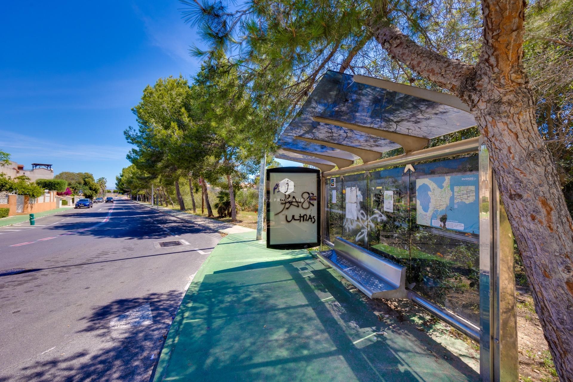 Z drugiej ręki - Bungalow -
Torrevieja - Los Balcones