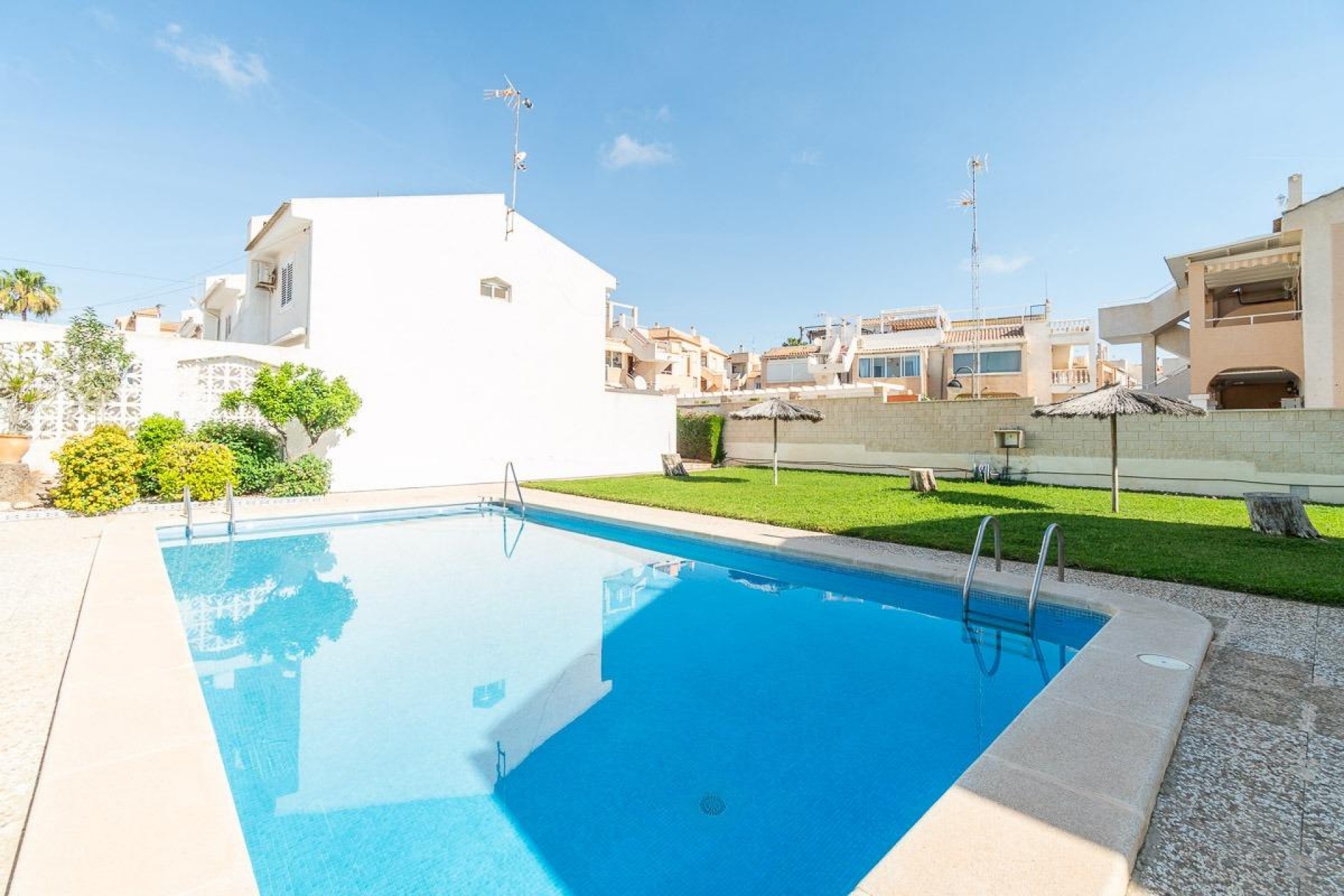 Z drugiej ręki - Bungalow -
Torrevieja - Los Frutales