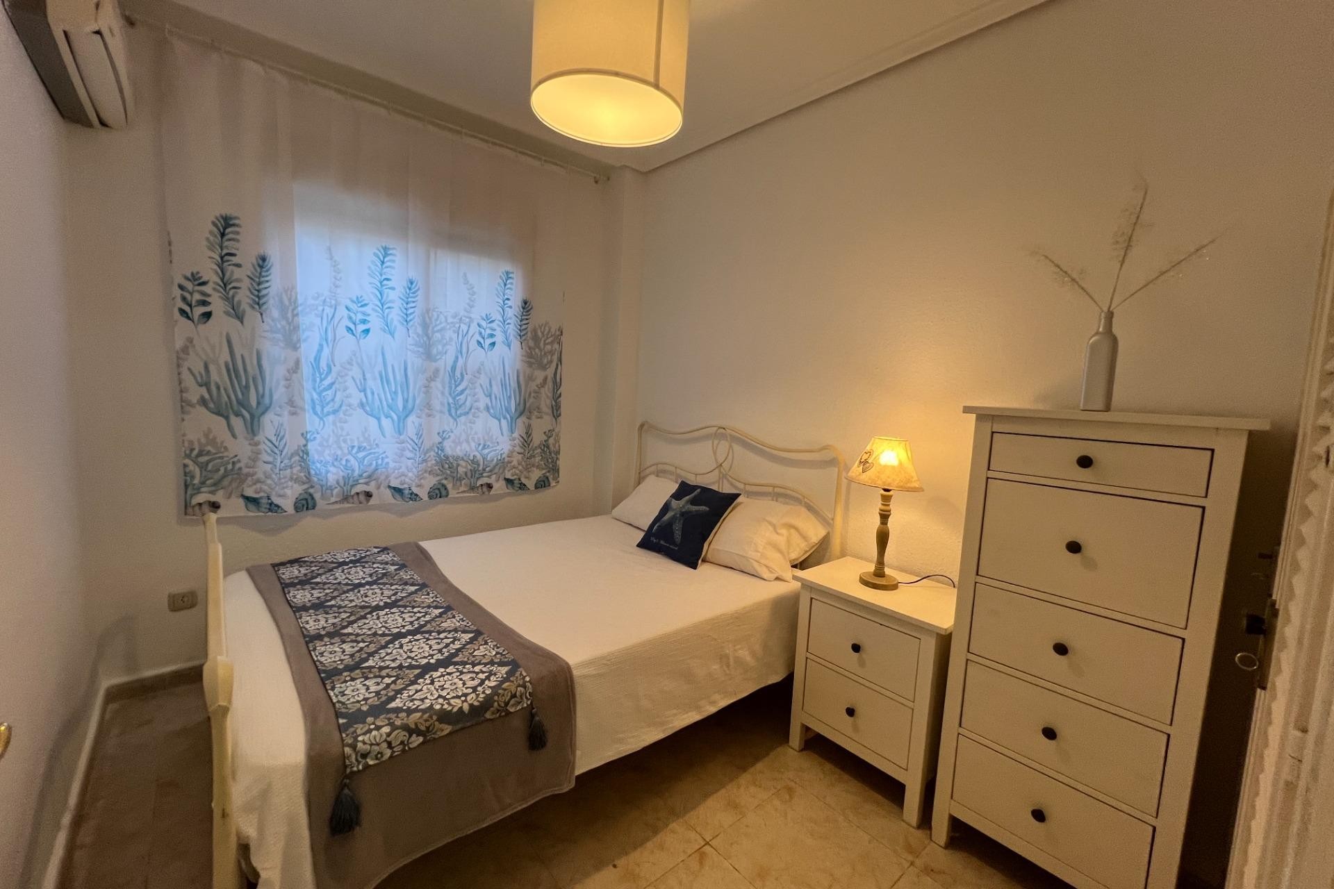 Z drugiej ręki - Bungalow -
Torrevieja - Nueva Torrevieja