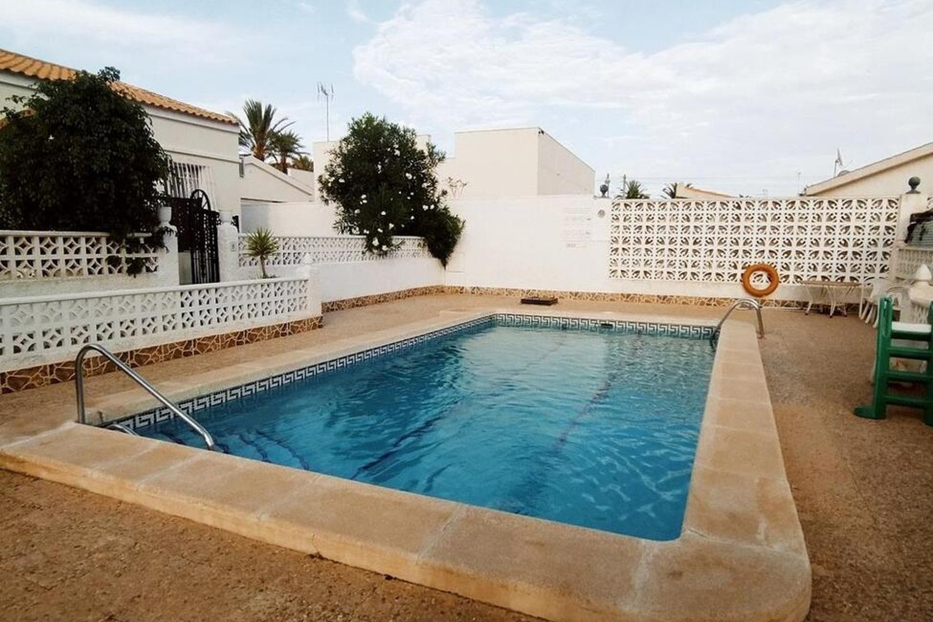 Z drugiej ręki - Bungalow -
Torrevieja - Nueva Torrevieja