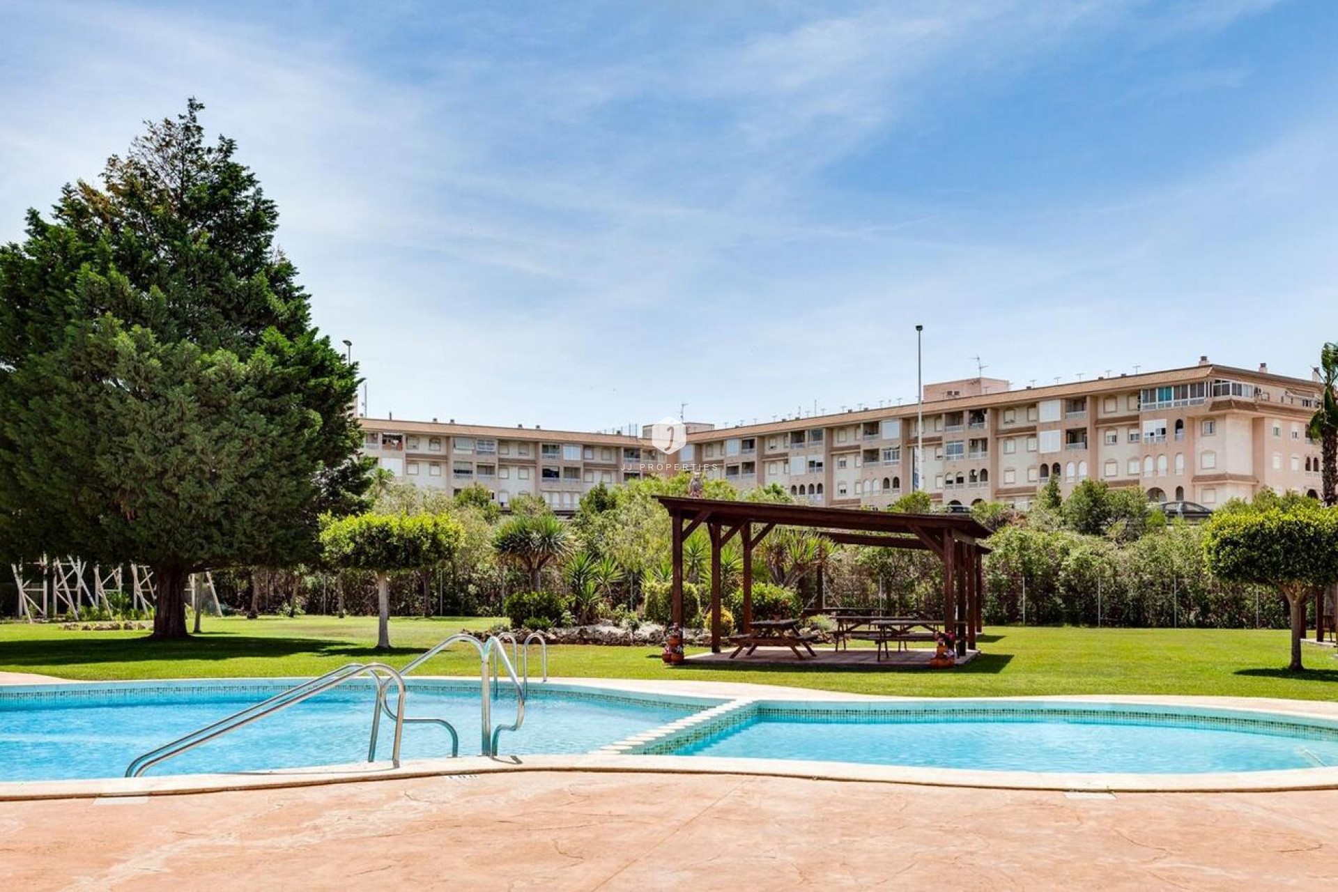 Z drugiej ręki - Bungalow -
Torrevieja - PARQUE DE LAS NACIONES