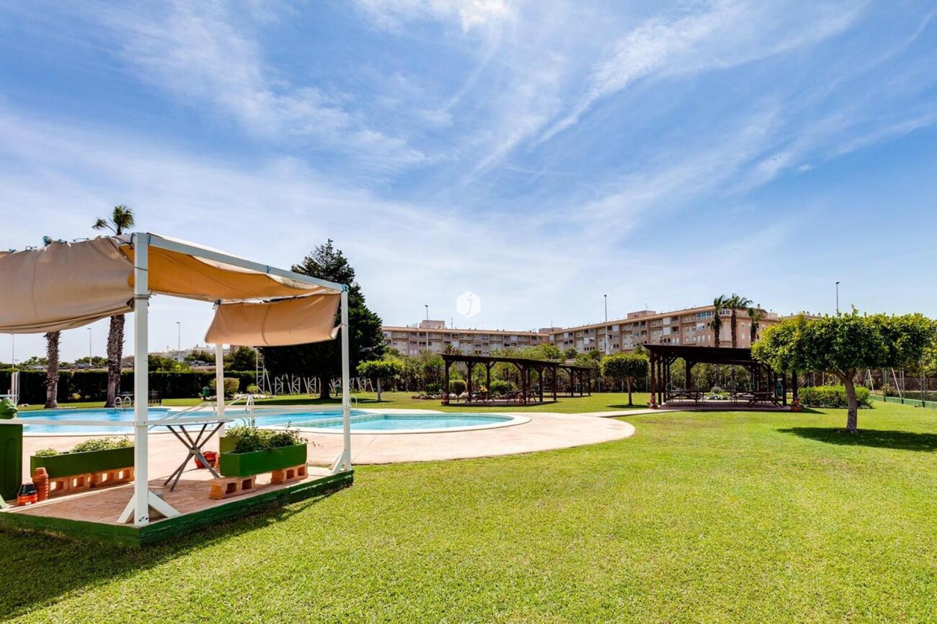 Z drugiej ręki - Bungalow -
Torrevieja - PARQUE DE LAS NACIONES