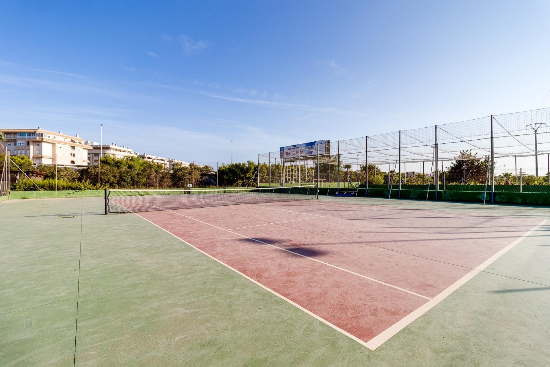 Z drugiej ręki - Bungalow -
Torrevieja - Parque las naciones