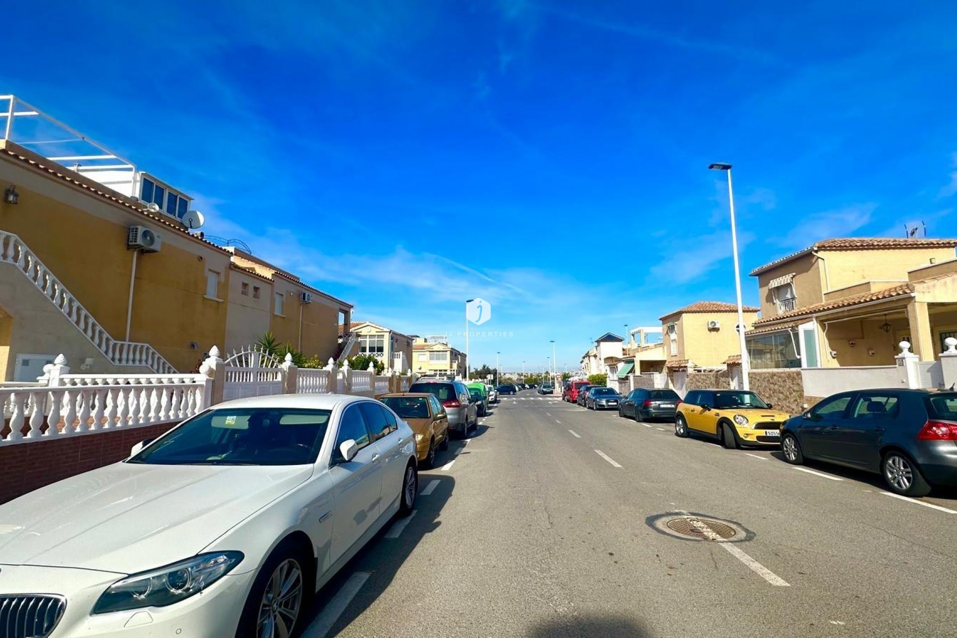 Z drugiej ręki - Bungalow -
Torrevieja - Playa de los Locos