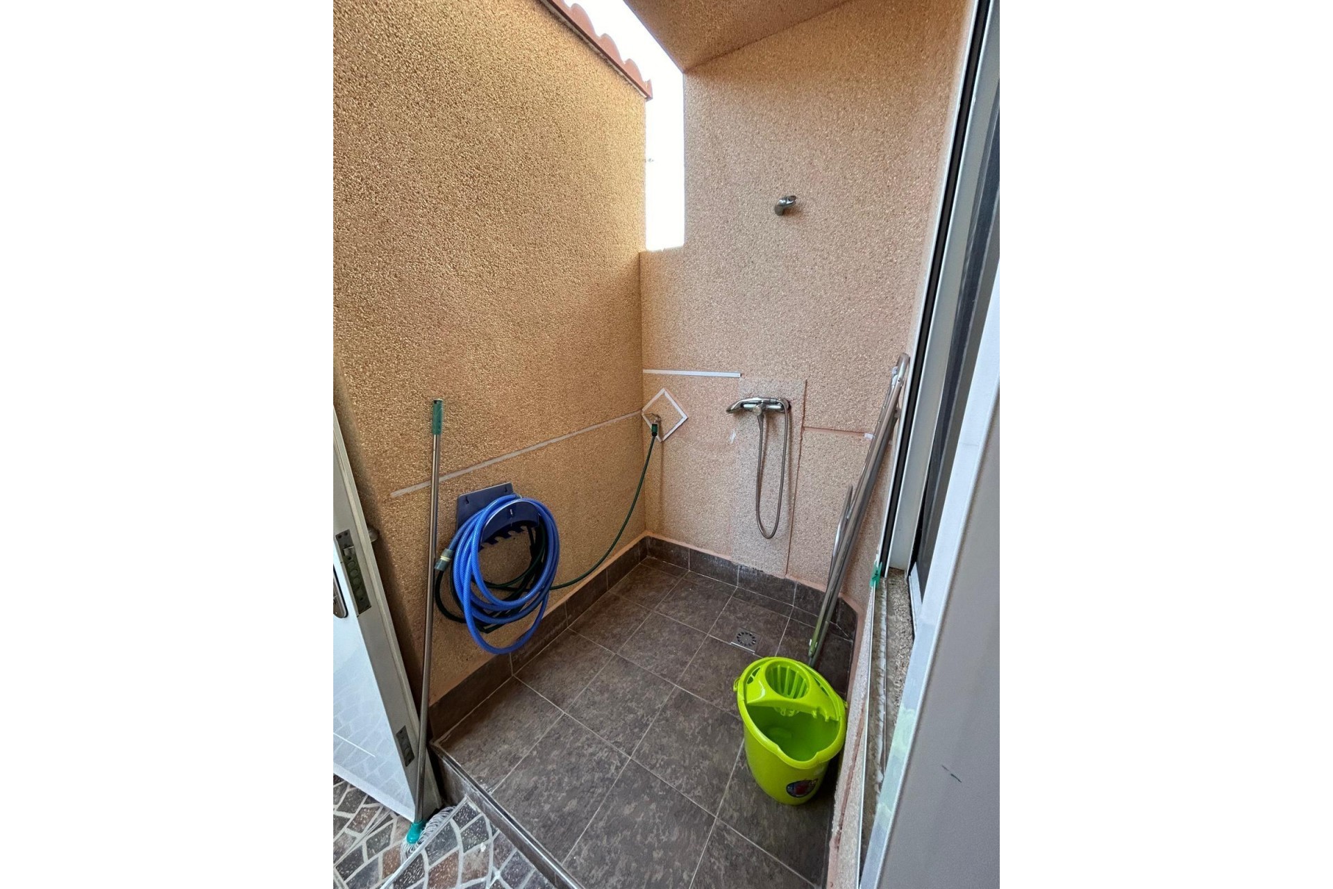 Z drugiej ręki - Bungalow -
Torrevieja - Playa de los Naufragos